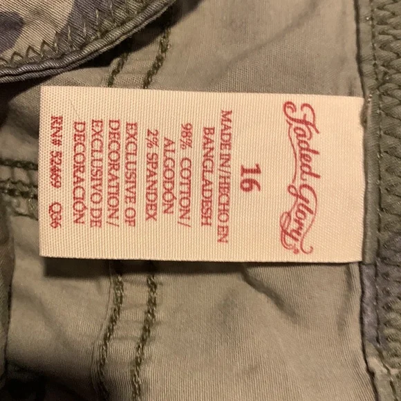 Faded Glory *size 16* Women's camo capris - Picture 2 of 4
